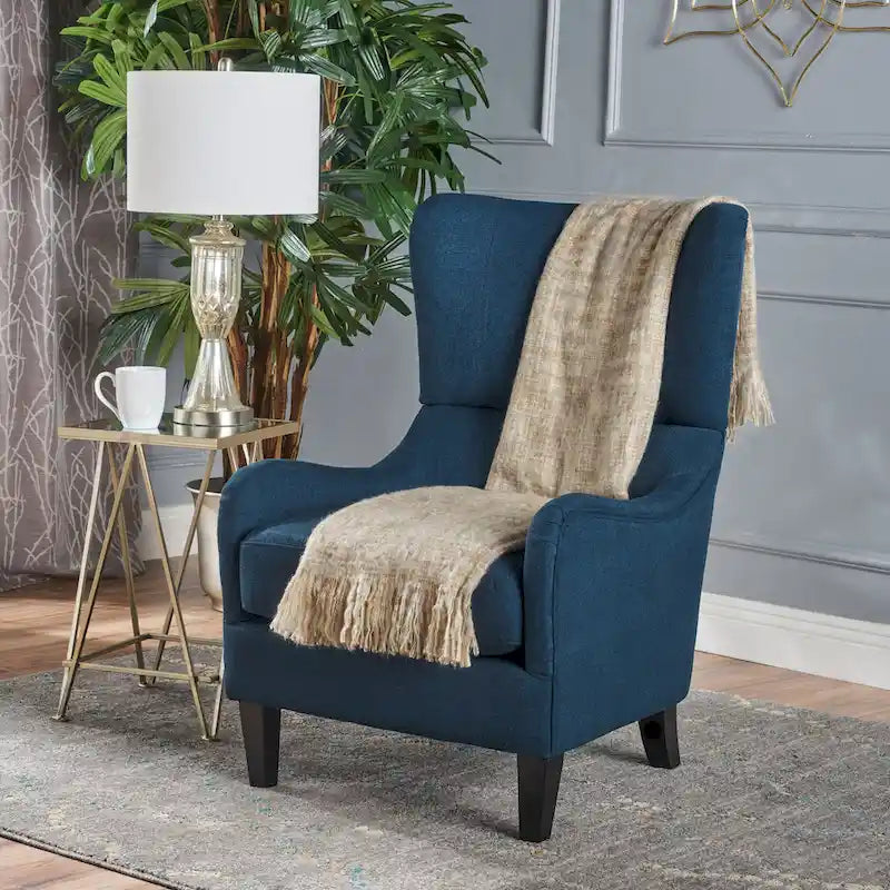 Sillón decorativo de respaldo alto con orejas y patas de madera de abedul