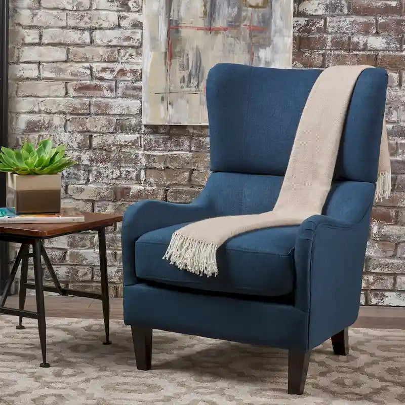 Sillón decorativo de respaldo alto con orejas y patas de madera de abedul